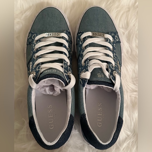 GUESS FACTORY - Light Blue Lookat Low-Top Sneakers - Picture 4 of 8